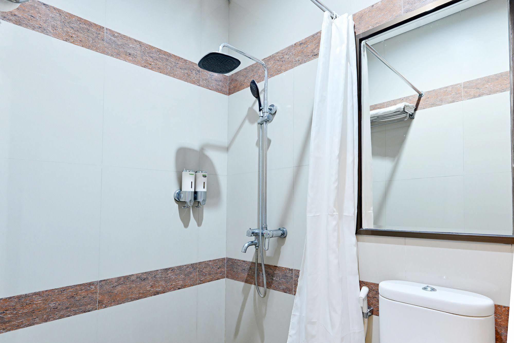 Zen Rooms Riau Natuna Bandung Exterior foto