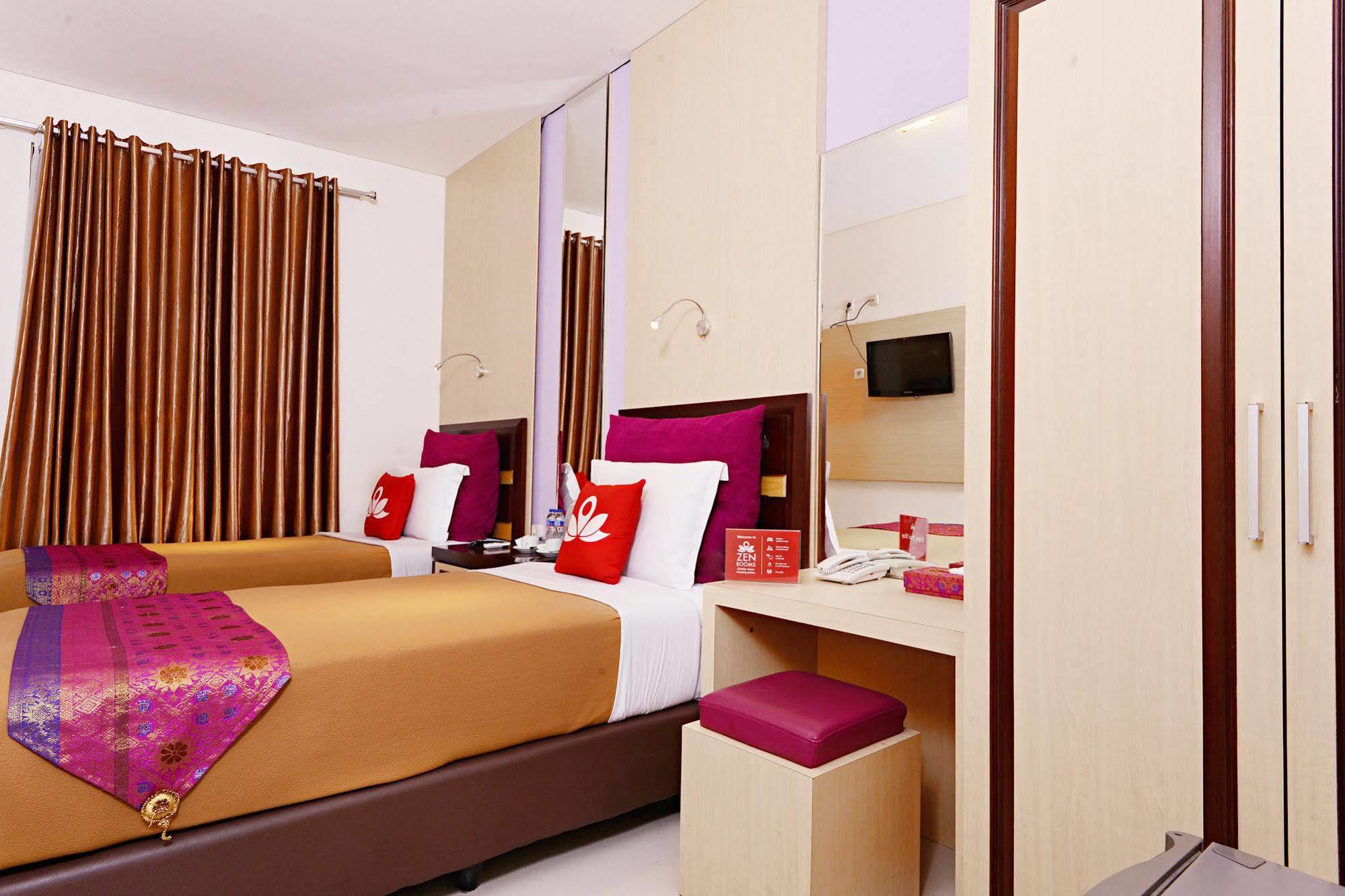 Zen Rooms Riau Natuna Bandung Exterior foto