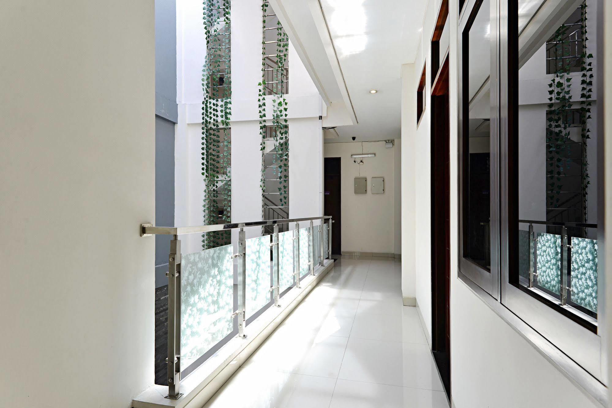 Zen Rooms Riau Natuna Bandung Exterior foto
